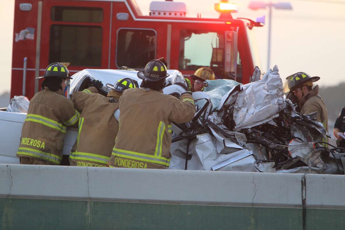 2 bigrig wrecks blocking inbound I45