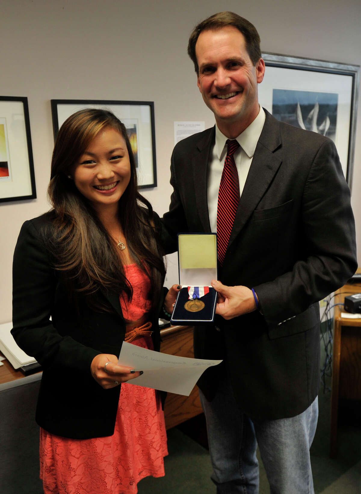 Himes presents Congressional Awards