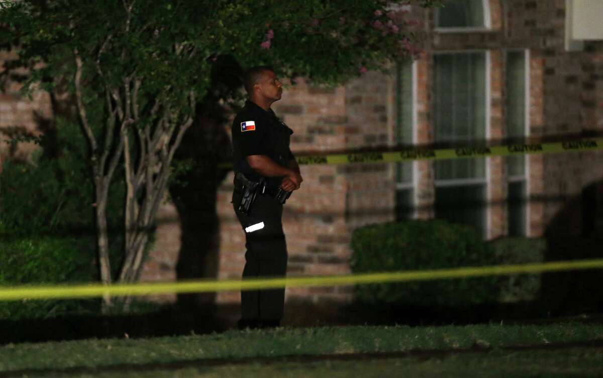 Police 4 dead, 4 wounded in Dallasarea shootings