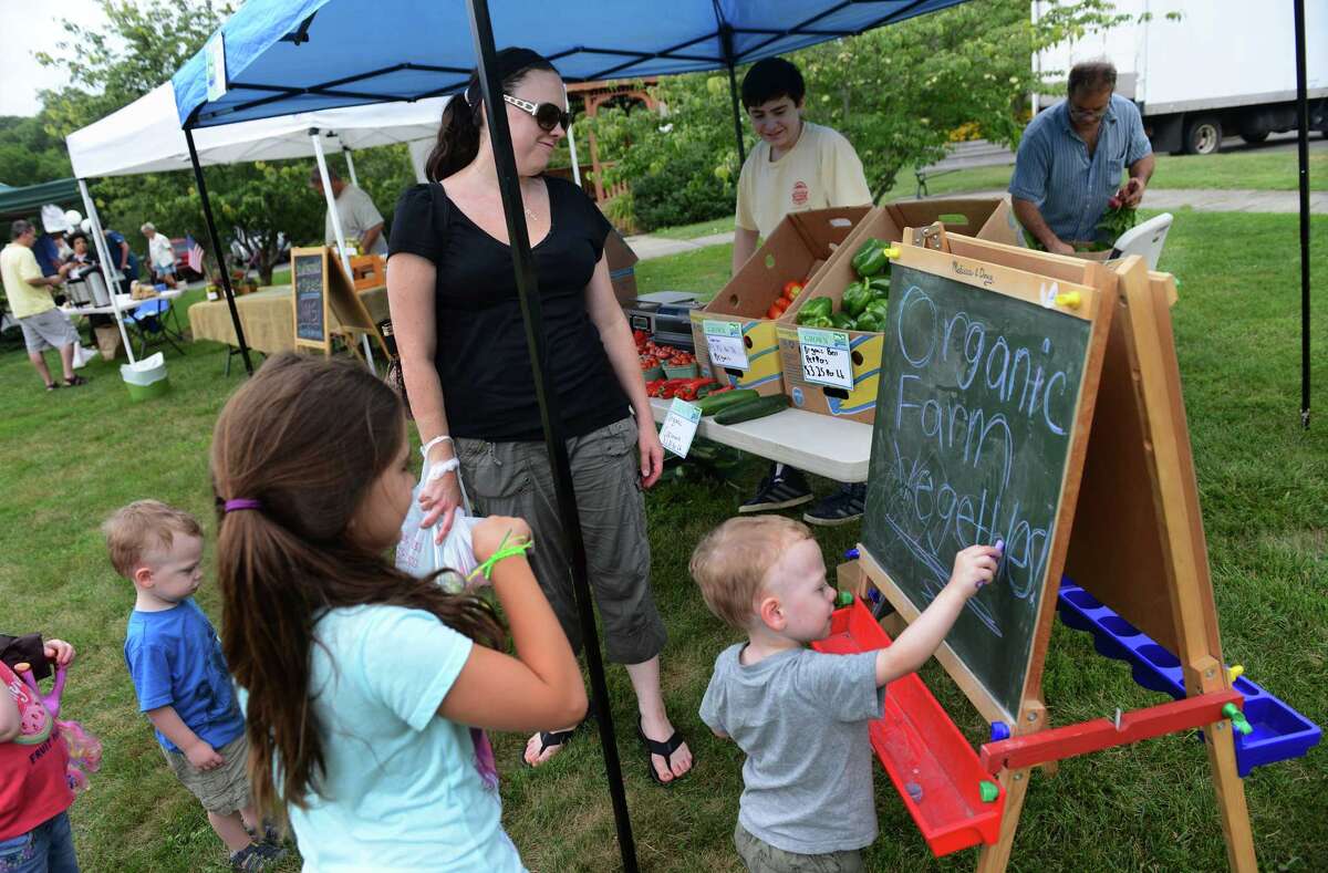 Trumbull Farmers’ Market working through traffic issues