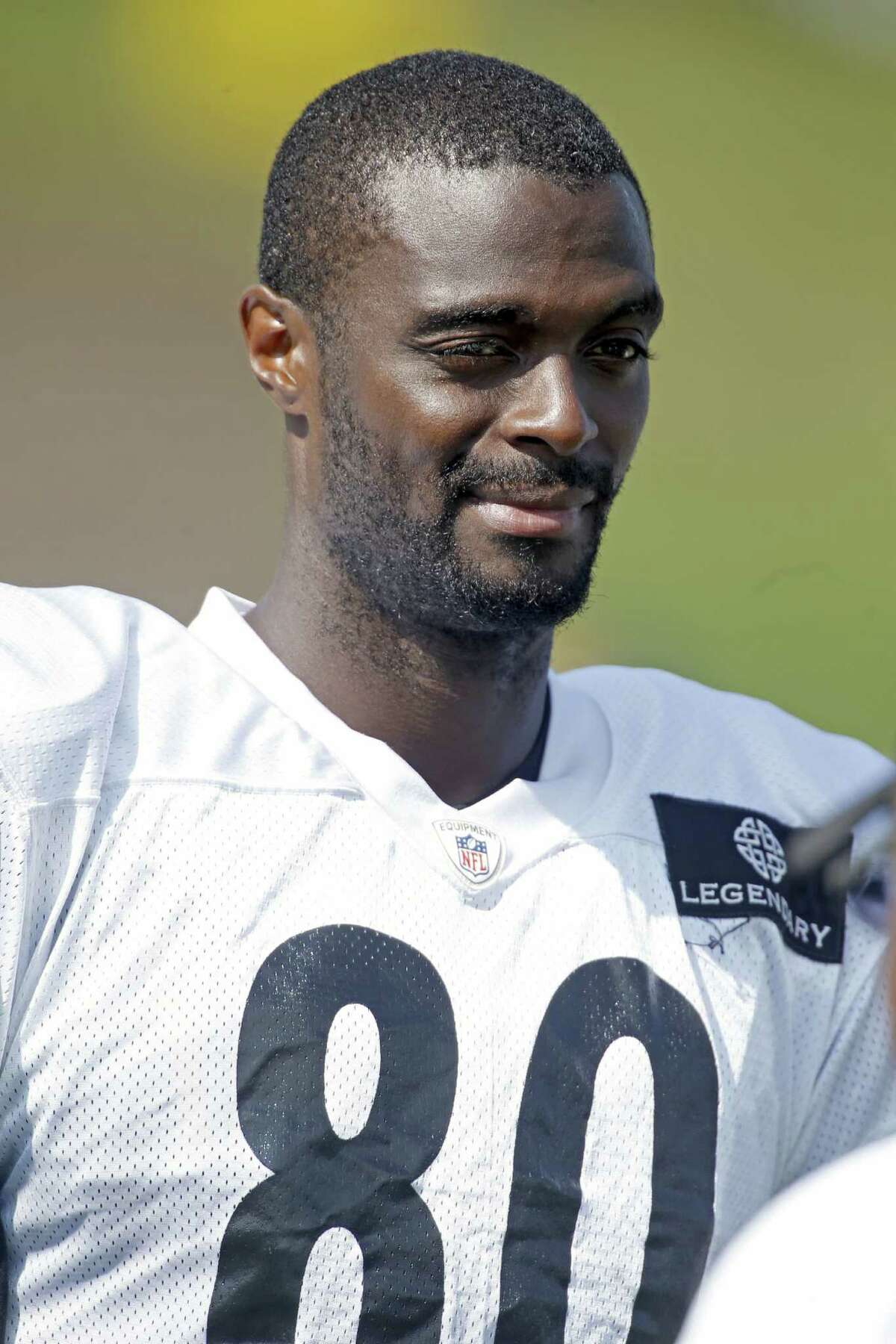 Plaxico Burress injury: veteran receiver hurts shoulder during Thursday  practice - Behind the Steel Curtain