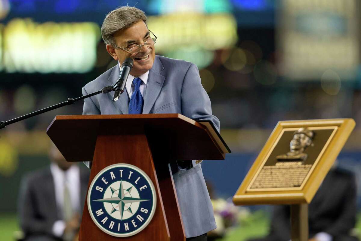 Broadcaster Rick Rizzs speaks during the ceremony.