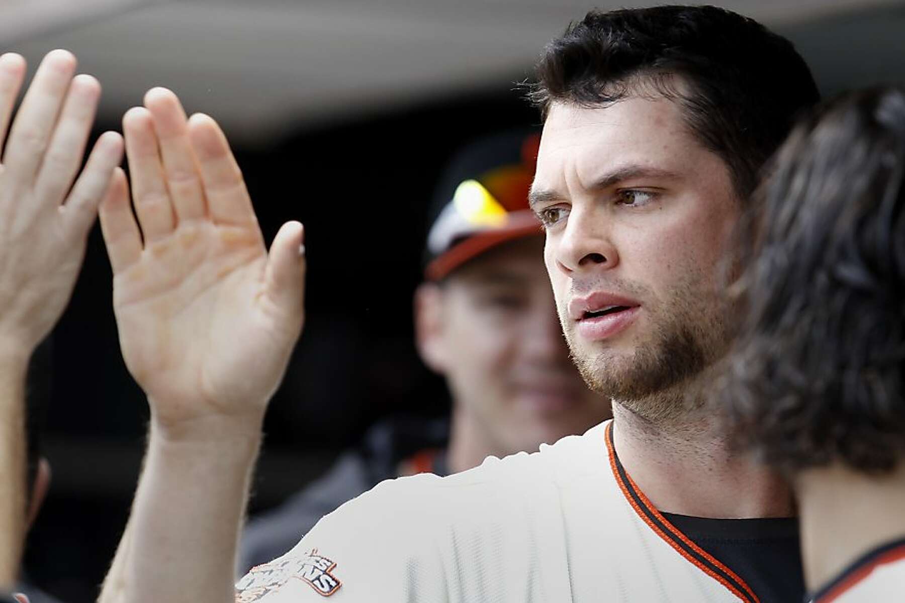 Brandon Belt signs with Giants, avoids salary arbitration 