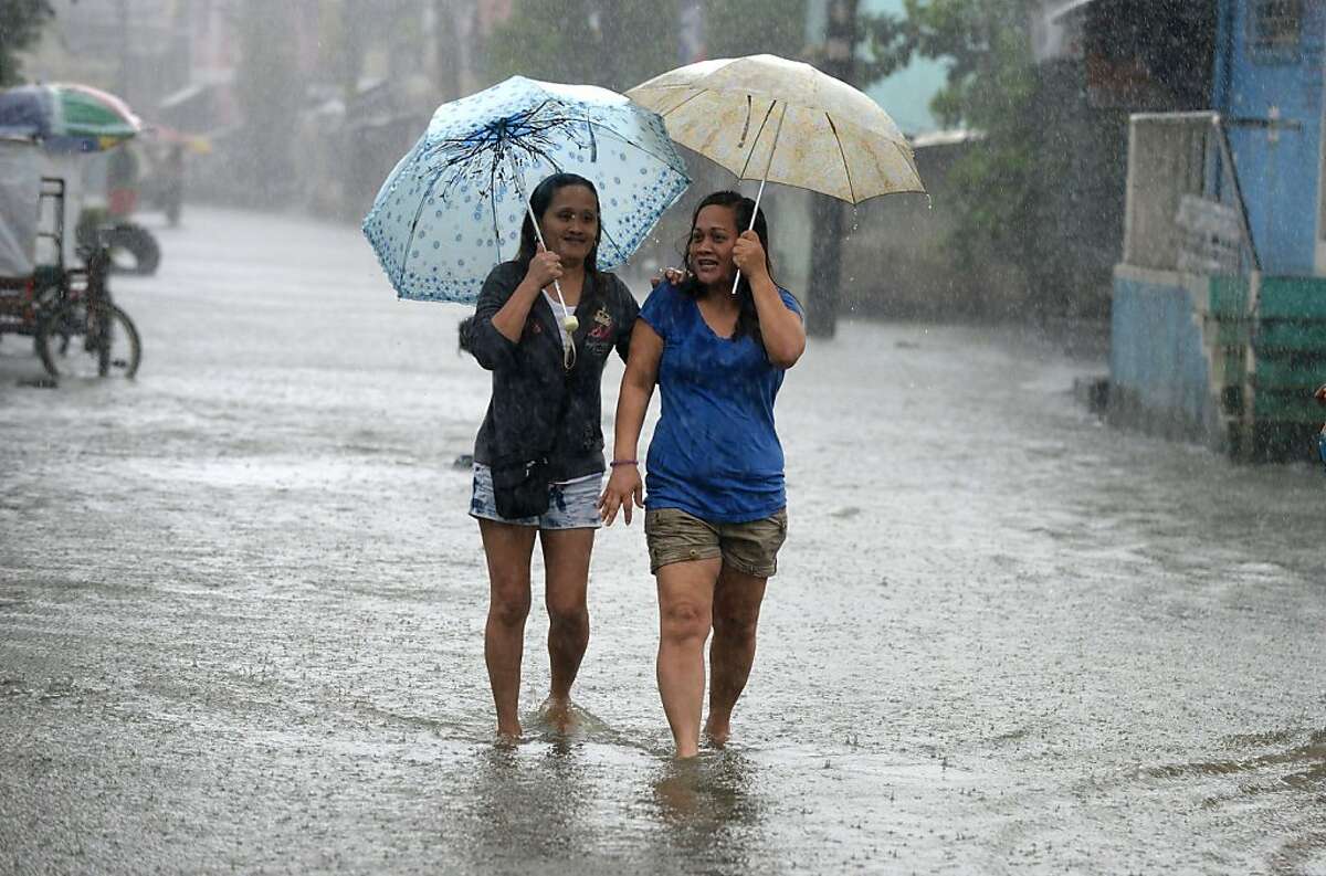 Typhoon Utor lashes out with strong winds, rain