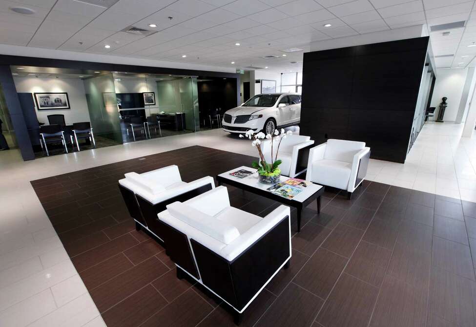 Lincoln dealers change focus