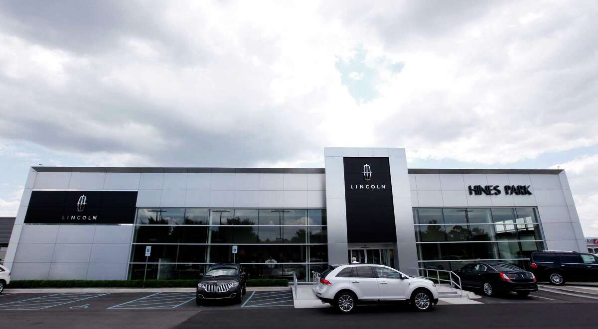 Lincoln dealers change focus