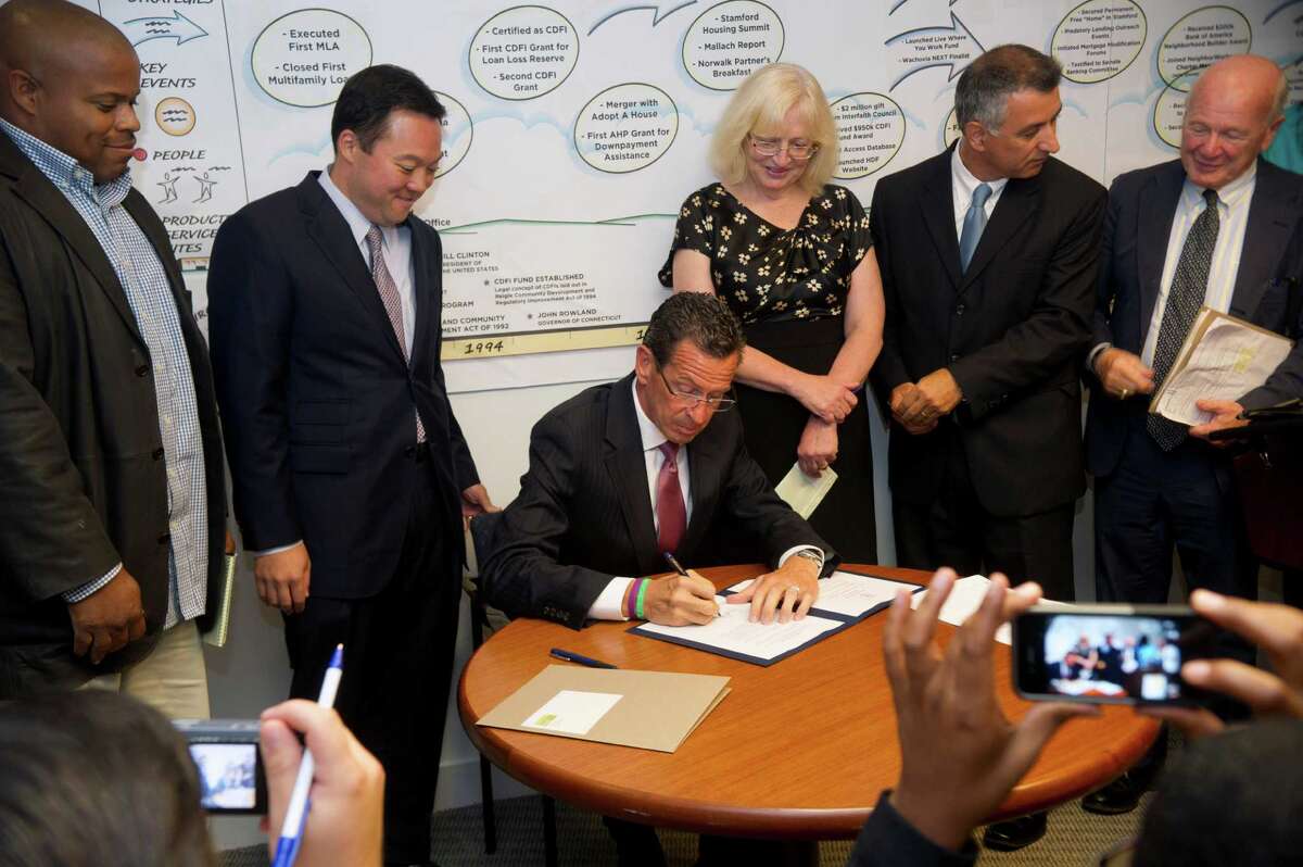 Malloy praises foreclosure legislation