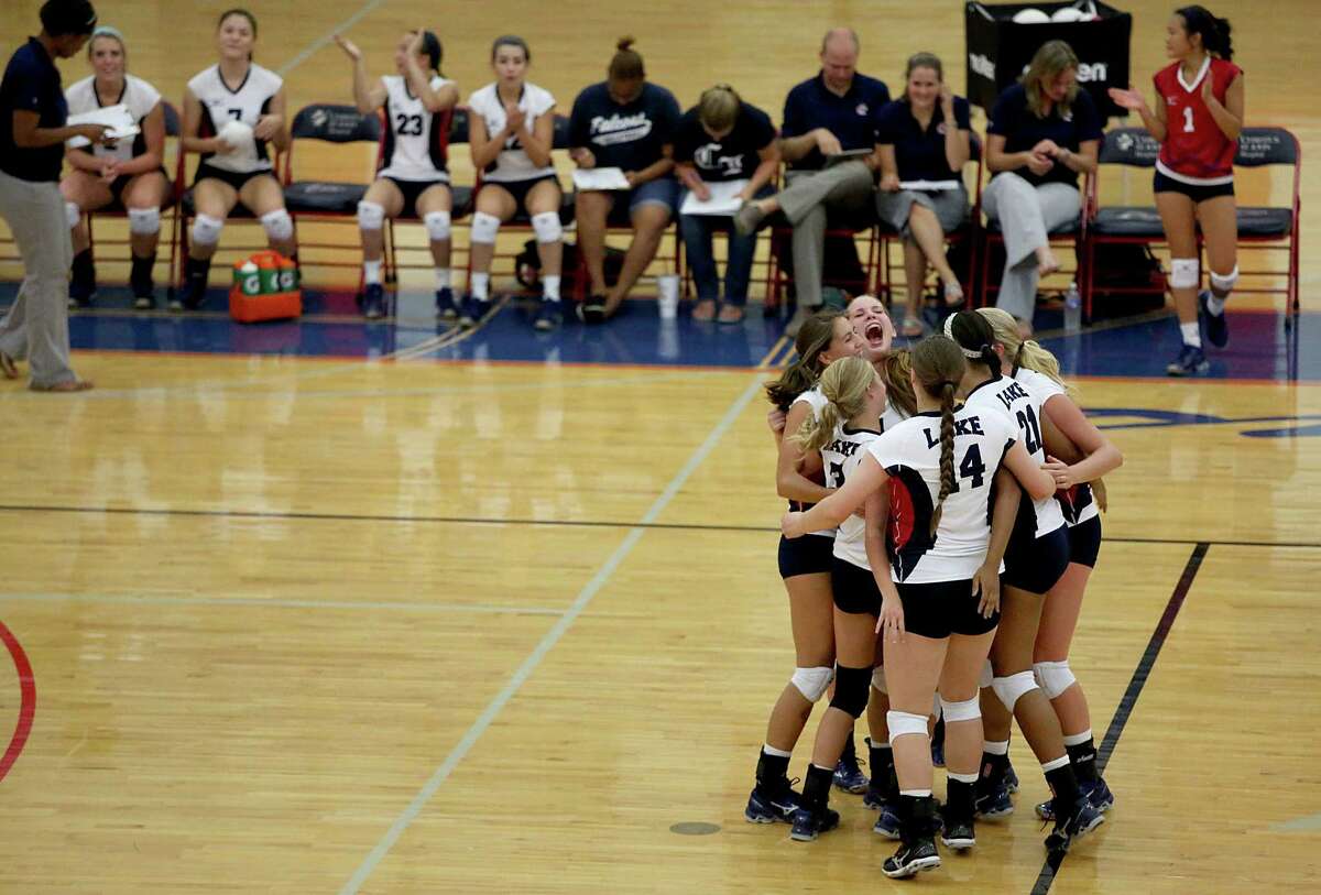 Clear Lake Tops Friendswood In Volleyball Debut