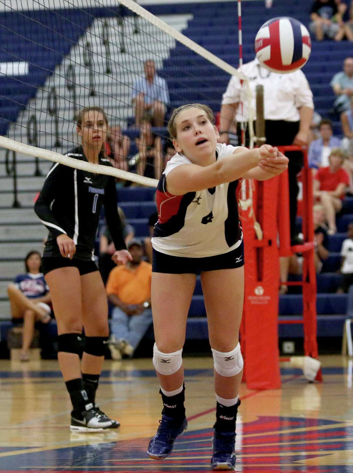 clear-lake-tops-friendswood-in-volleyball-debut