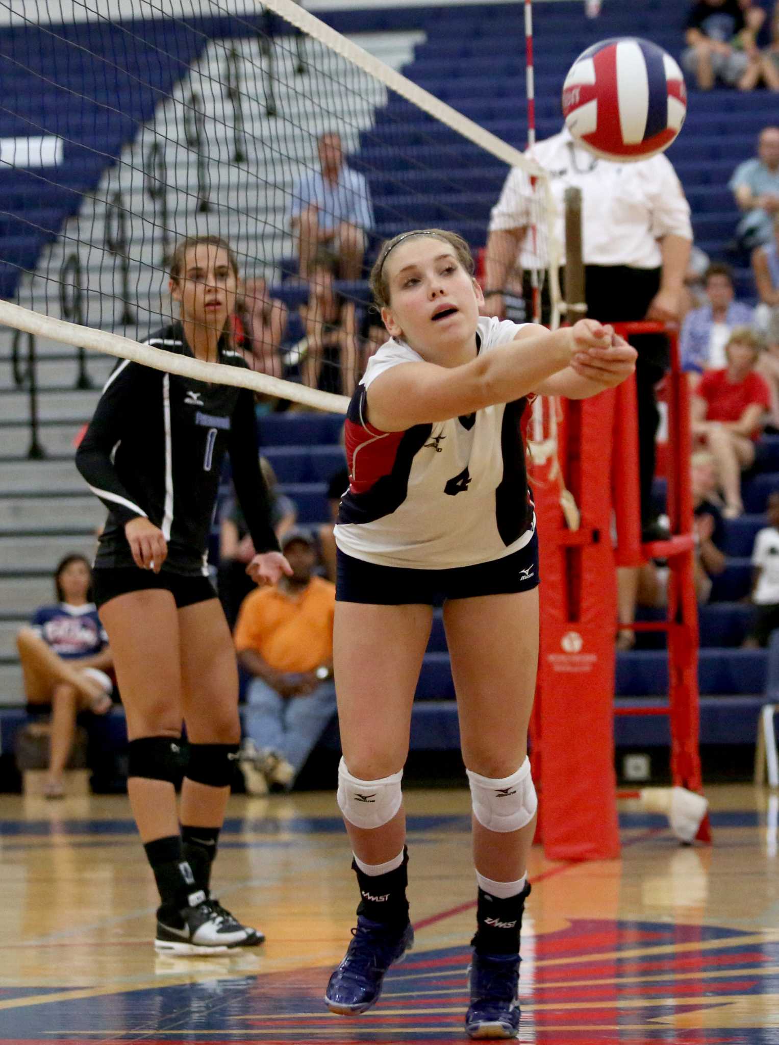 Clear Lake tops Friendswood in volleyball debut