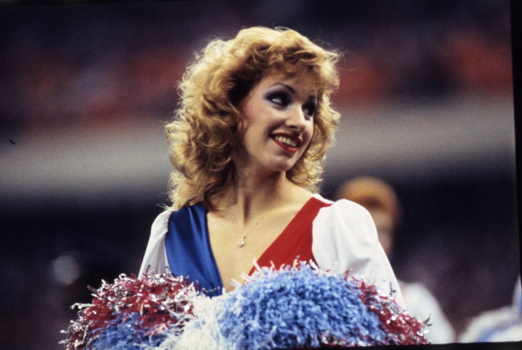 Houston cheerleaders, then and now  Cheerleading, Professional cheerleaders,  Houston oilers