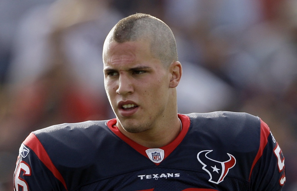 Texans LB Brian Cushing wild, but a locker-room cutup, 'good dude'