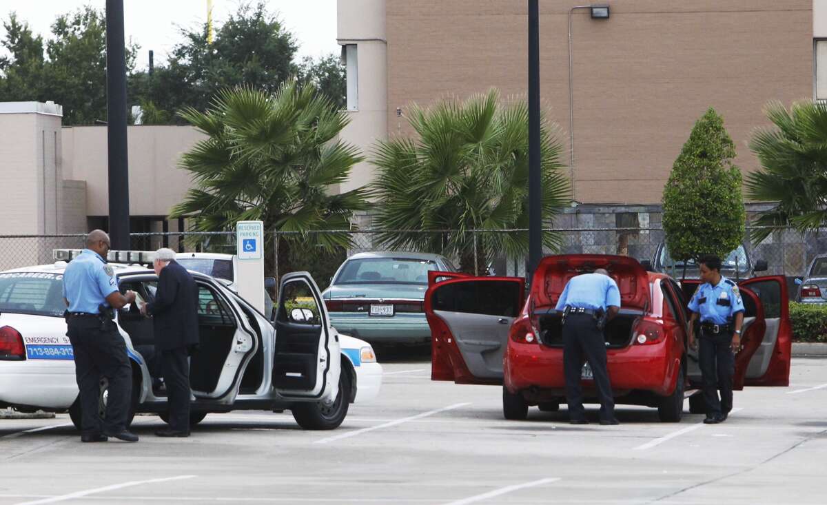 Uncooperative customers ruin robbery at Houston Taco Cabana