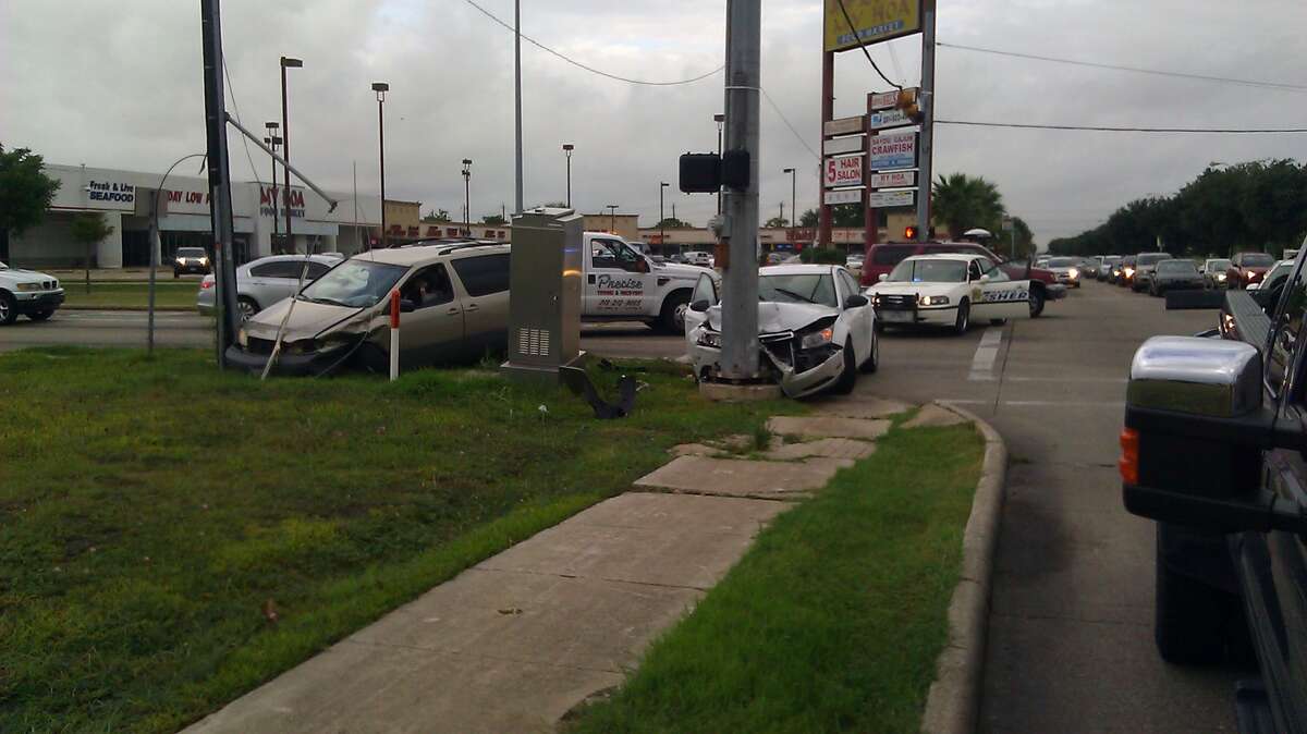 3 arrested after crashing car during police chase in Houston