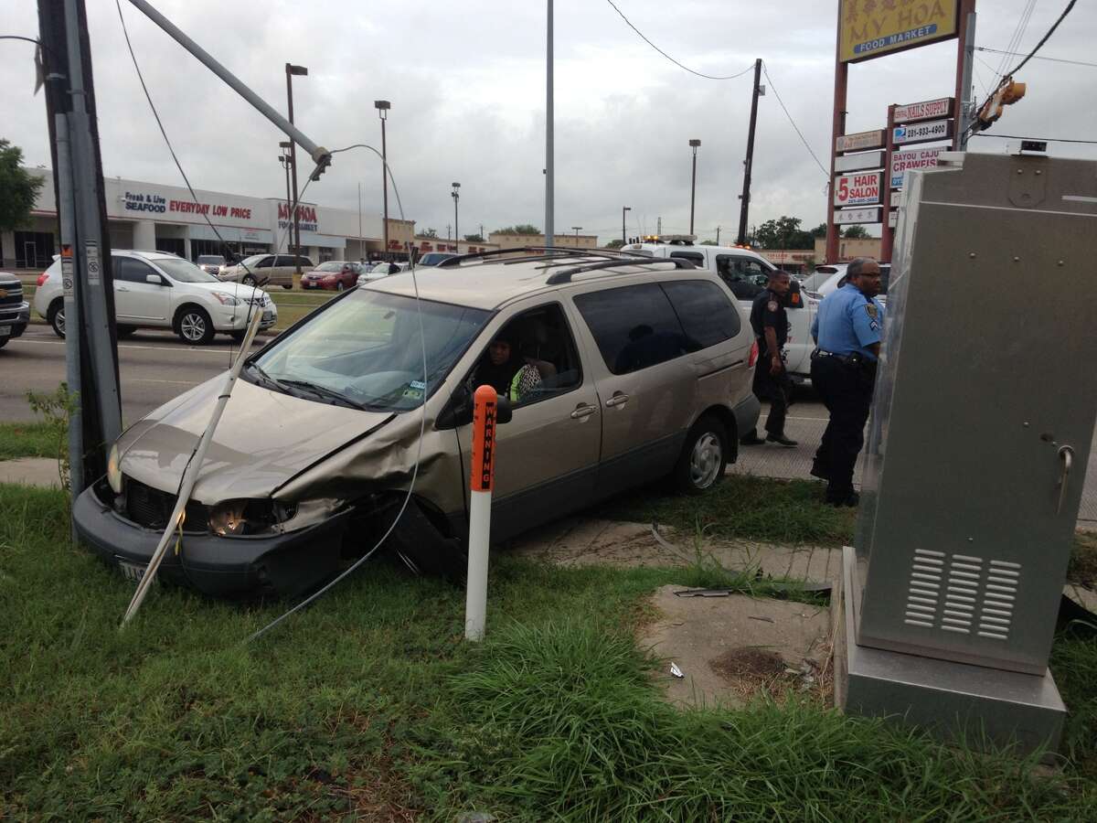3 arrested after crashing car during police chase in Houston