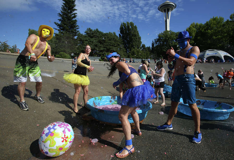 Record water balloon fight attempt