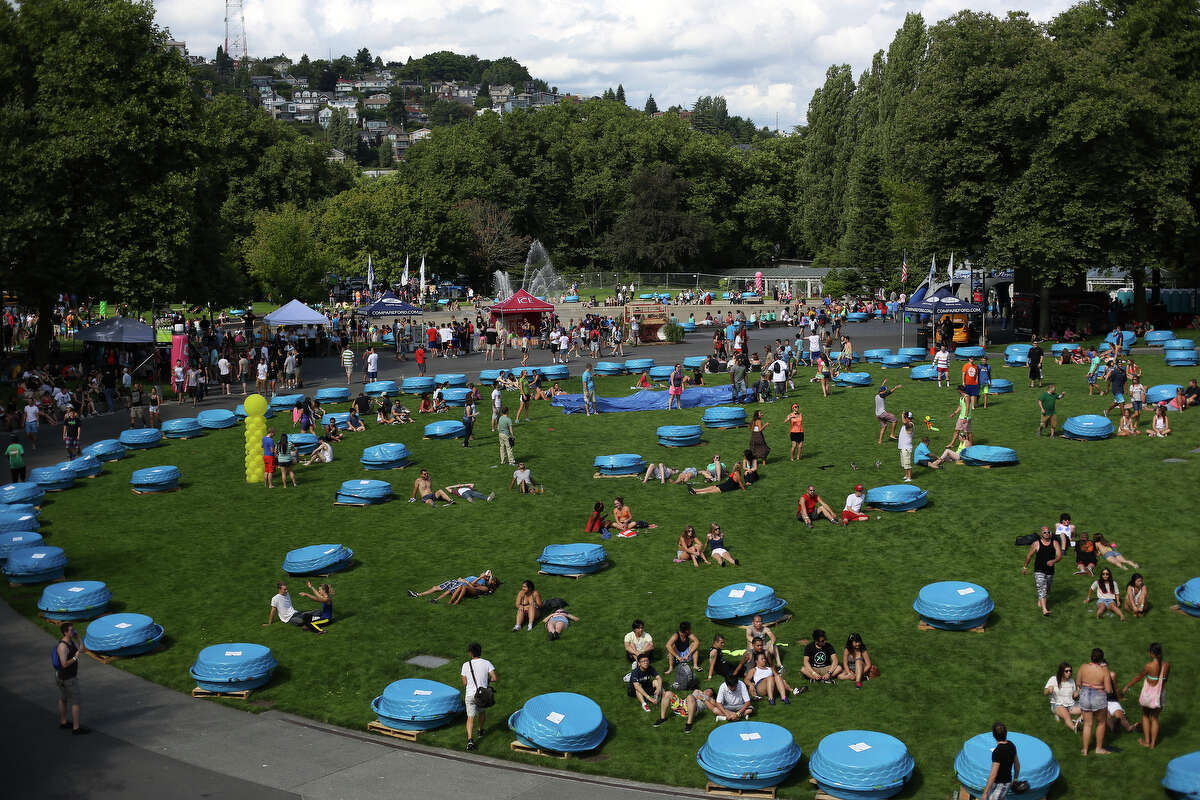 Record water balloon fight attempt