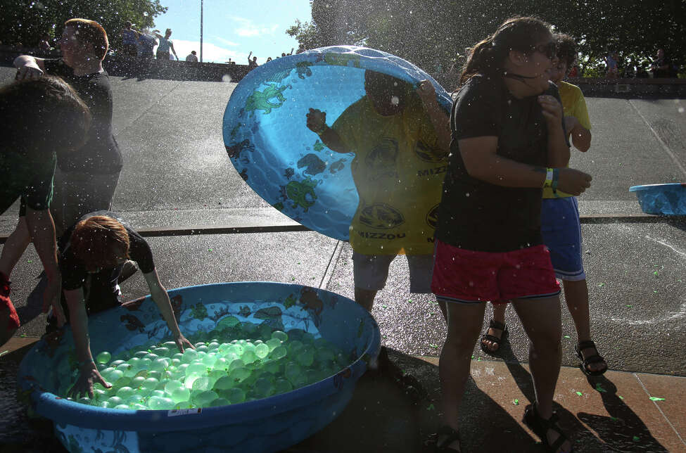 Record water balloon fight attempt