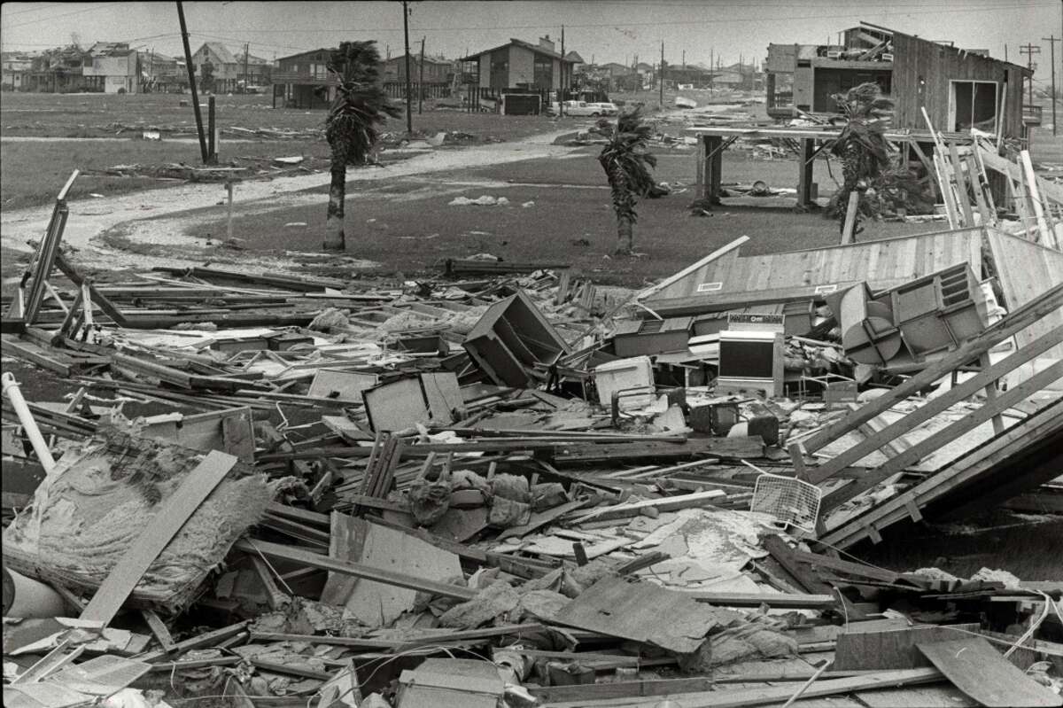 Великий ураган - сан-каликсто. Сан каликсто ураган. Галвестонский ураган 1900 года. Великий ураган 1780 года. Ураган 1780 года.