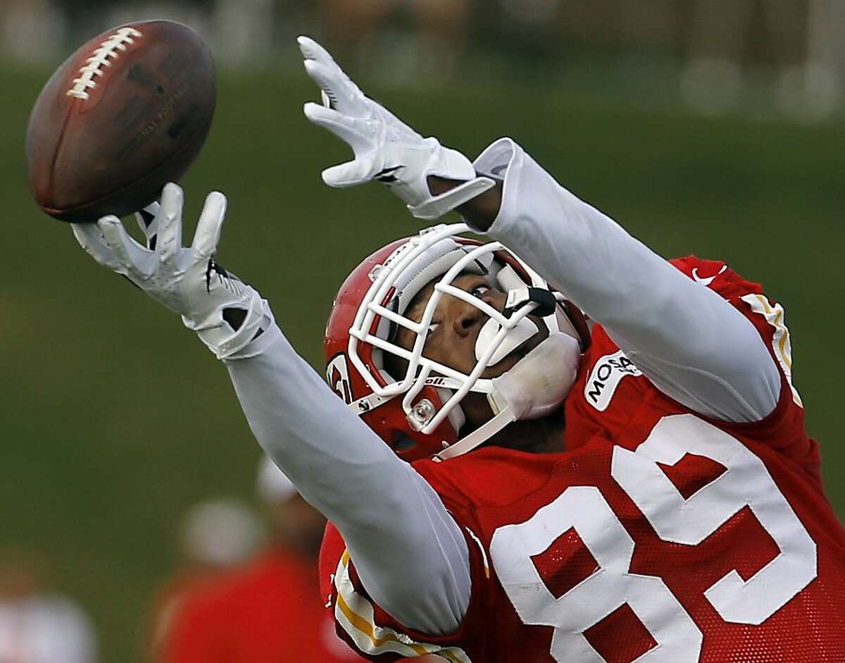 Kansas City Chiefs wide receiver Jon Baldwin (89) dives to catch the ball during NFL football training camp in St. Joseph, Mo., Tuesday, Aug. 13, 2013. (AP Photo/Orlin Wagner)