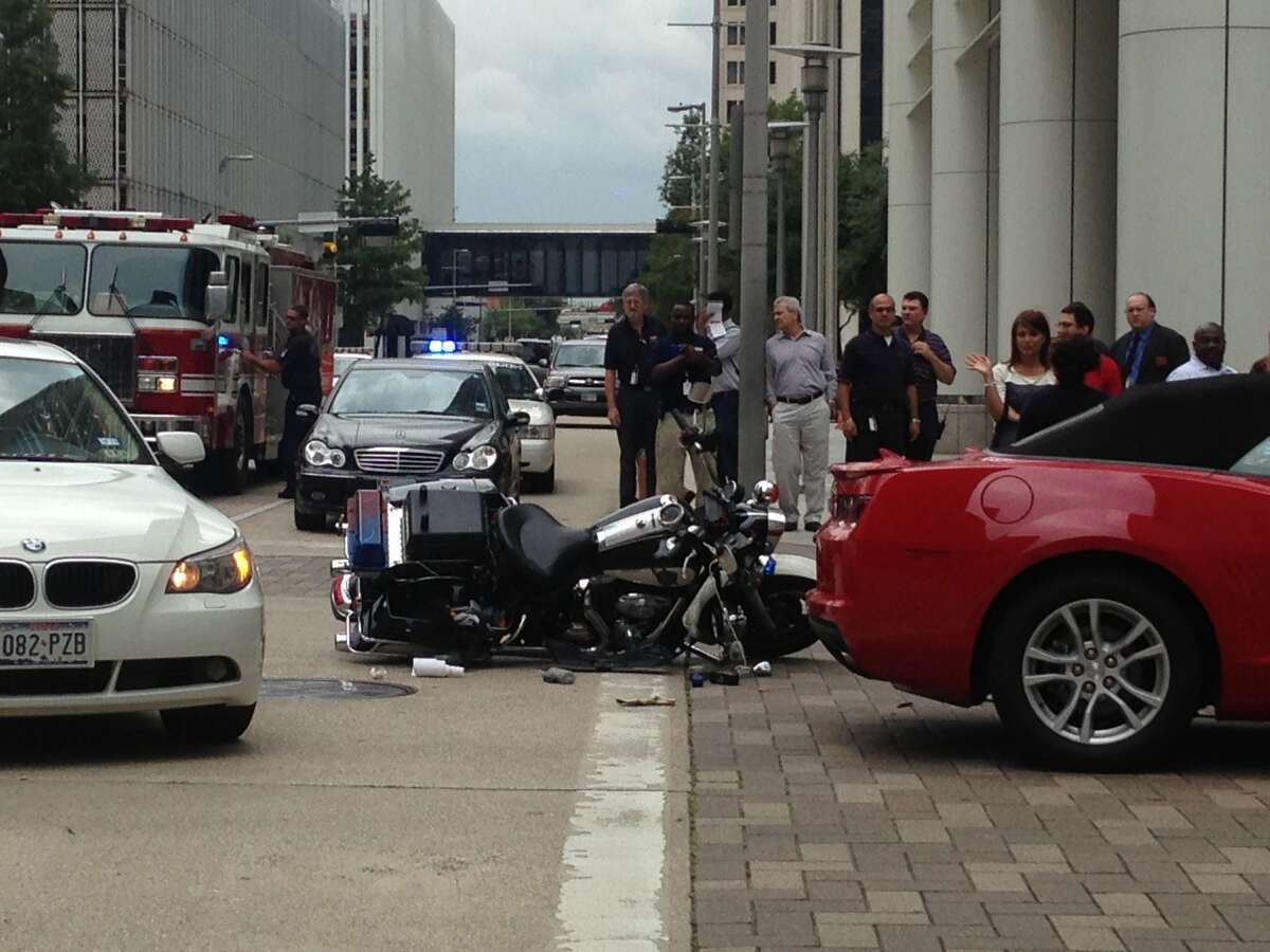 HPD officer wrecks motorcycle in downtown crash