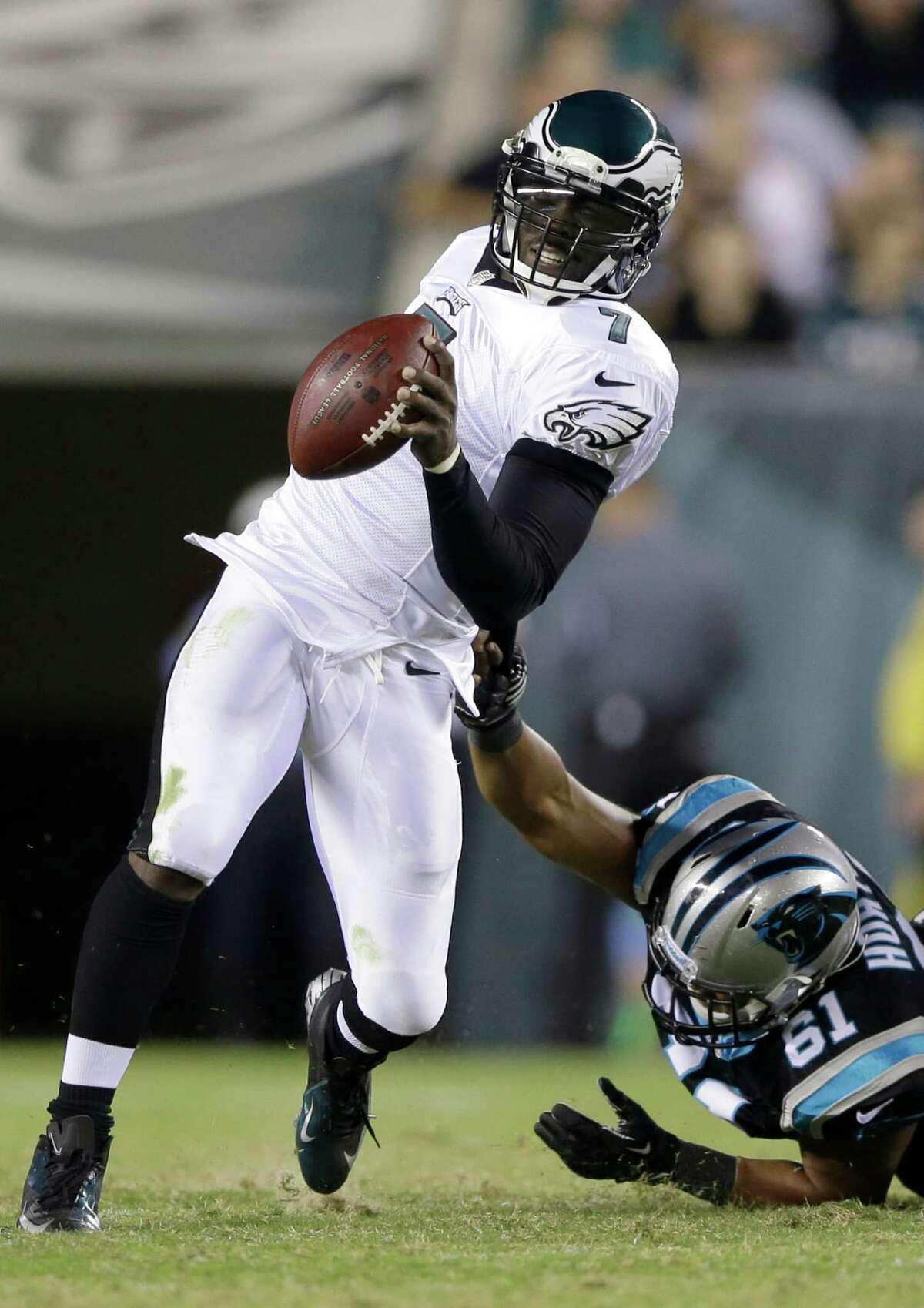 Michael Vick practicing with Philadelphia Eagles' first team