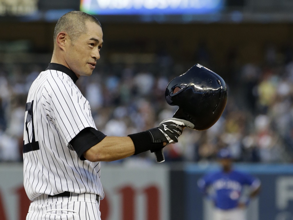 Ichiro Suzuki collects 4,000th hit