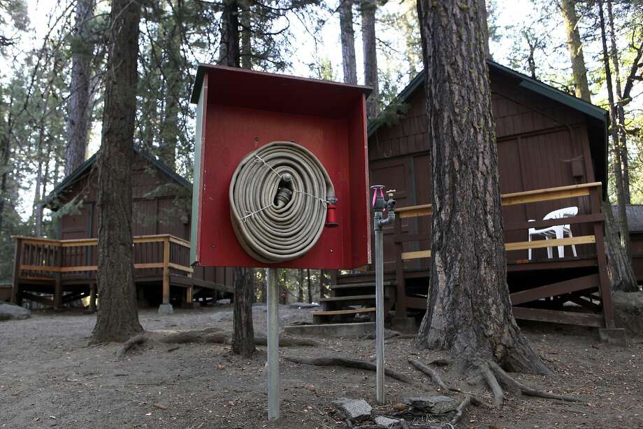 Sierra Fire Reaches Yosemite Threatens Towns Sfgate 