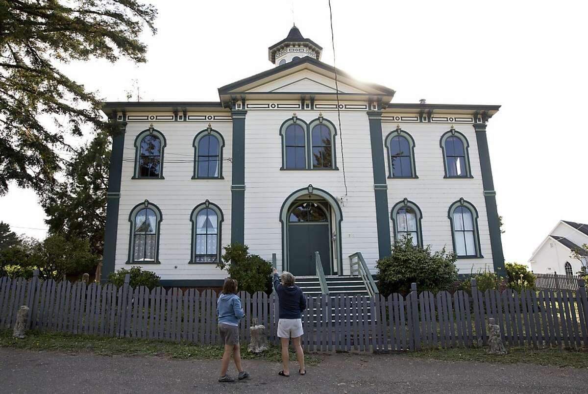 Bodega marks flight of 50 years since 'The Birds'