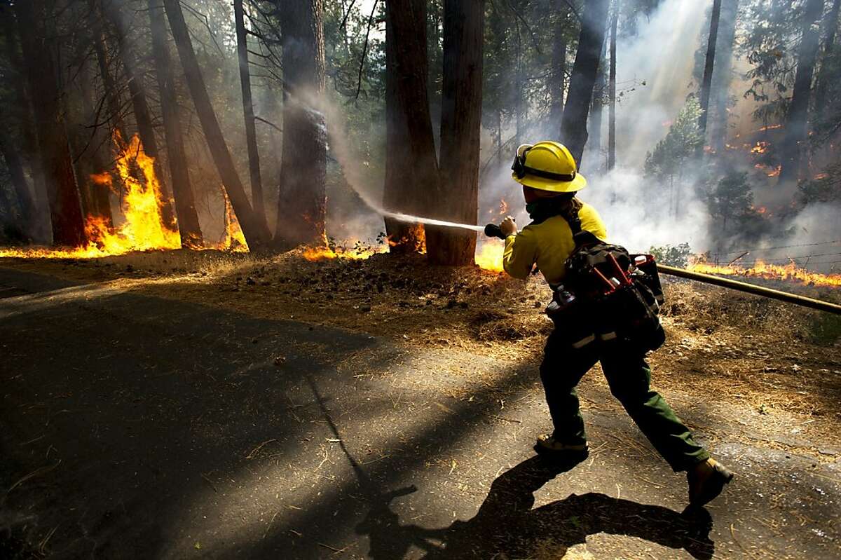 fire-near-yosemite-growing-exponentially