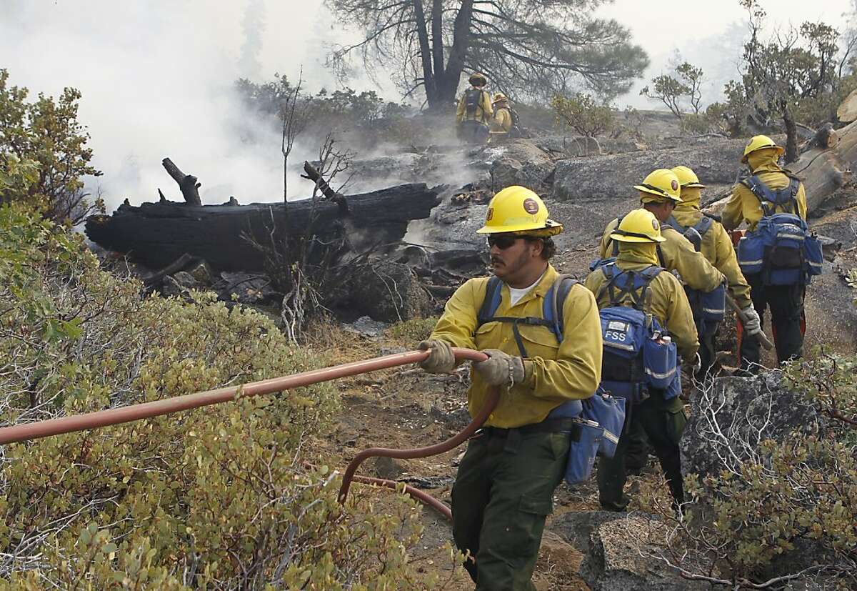 Sierra fire reaches Yosemite, threatens towns