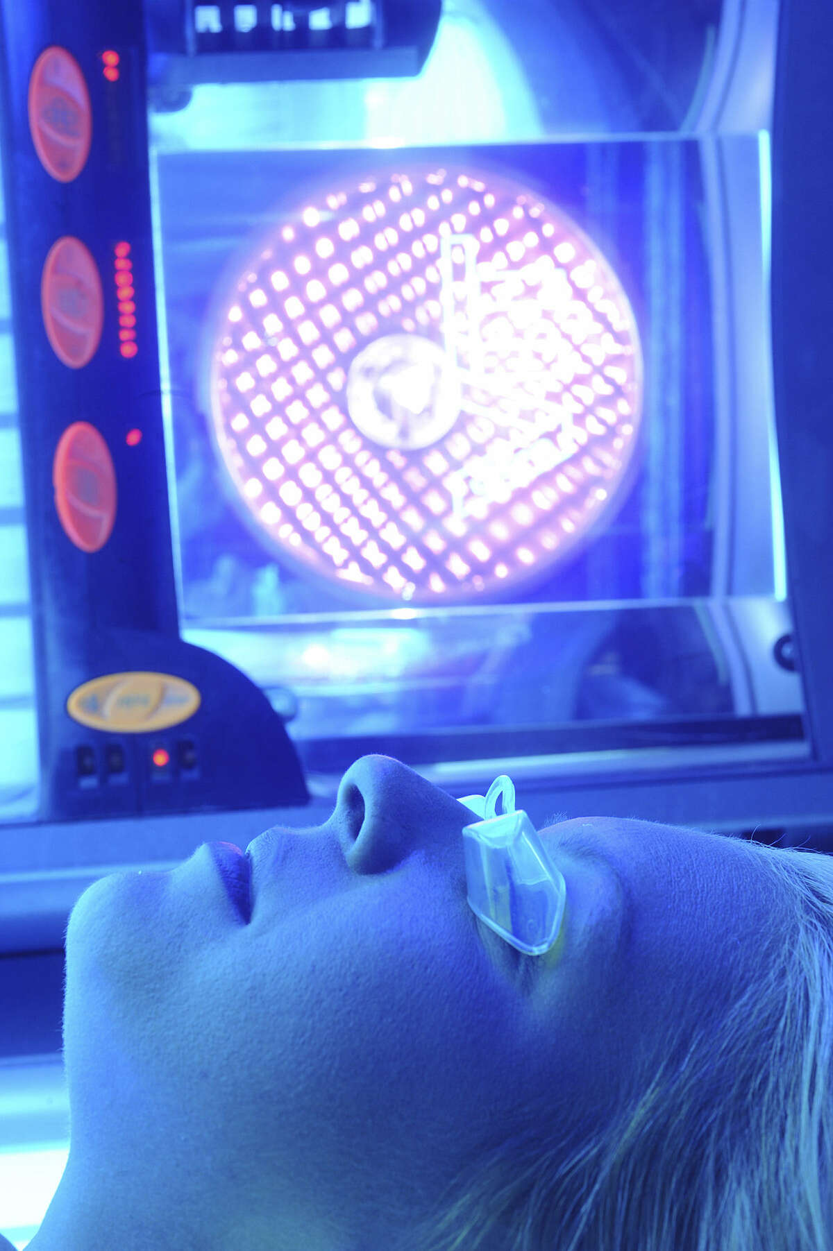 Dark side of artificial tans