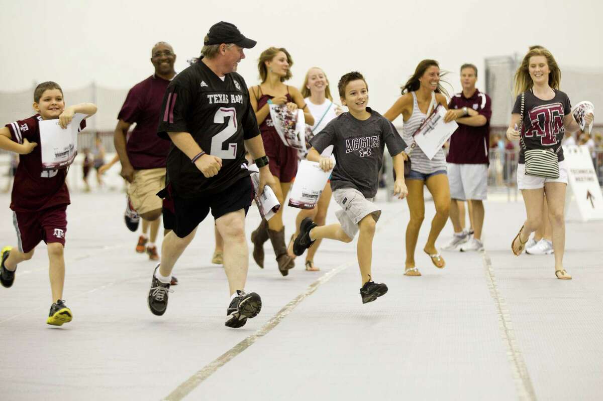 Fans show support for Miller, Rangers during autograph signing at