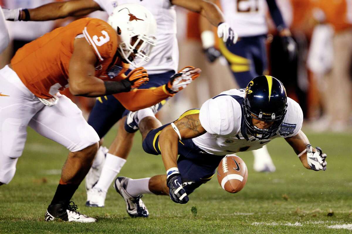 University of Texas Longhorns linebacker Jordan Hicks (3) against