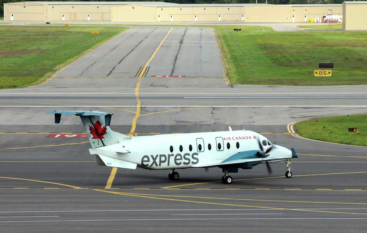 Carrier flies out of Albany for good