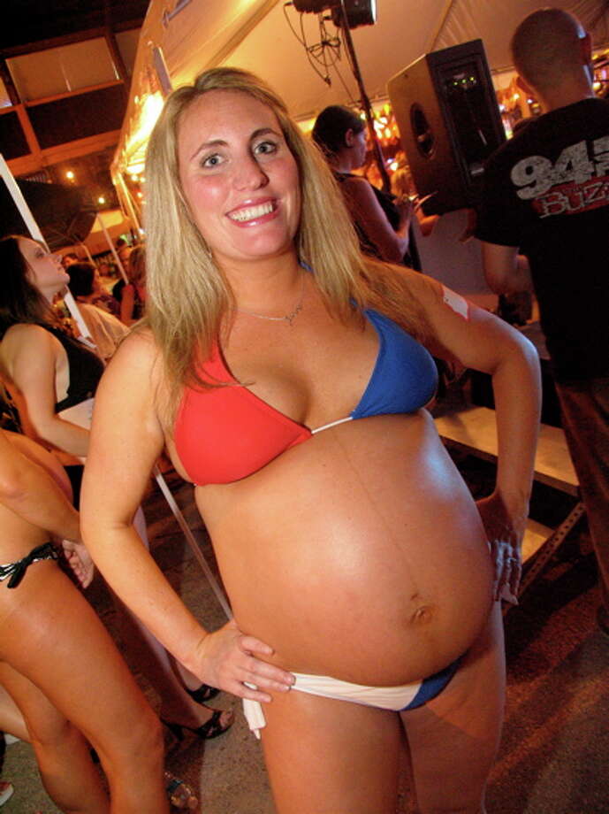 Pregnant bikini contest pic