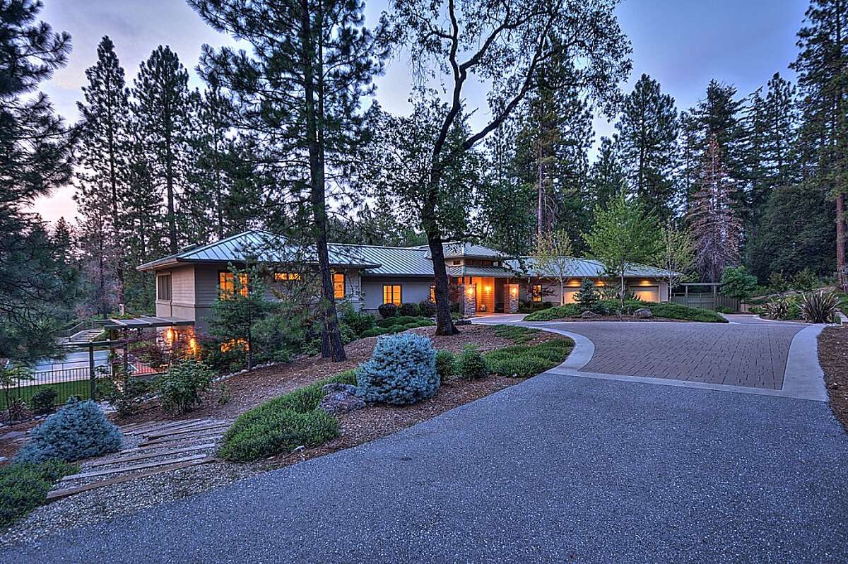 Getaway Meadow Vista retreat offers luxury, innovative construction