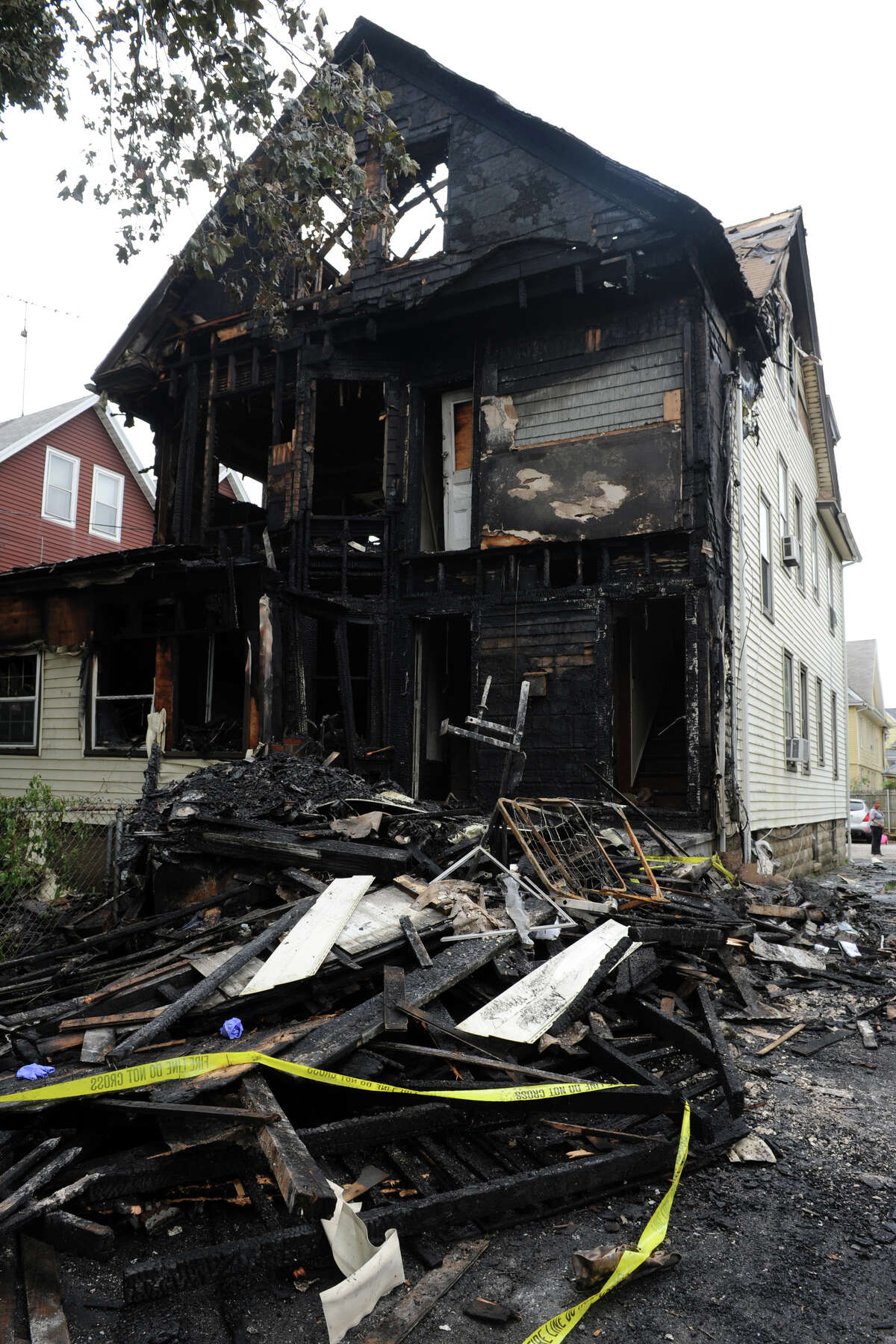 Six homeless in Bridgeport fire