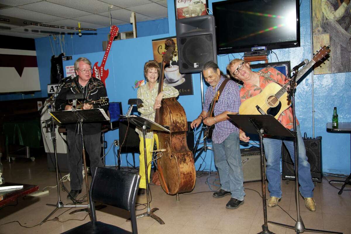 The Lonestar Swing Billies are playing music at Casbeers.
