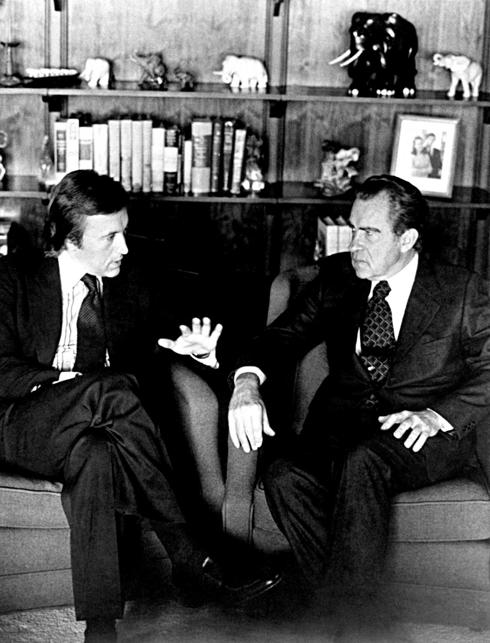 David Frost, who interviewed Nixon, is dead at 74