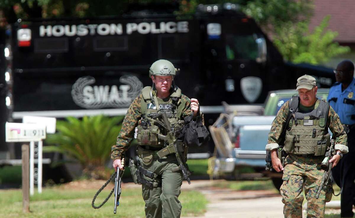 Stabbed Man On Loose After Escaping Houston SWAT Scene