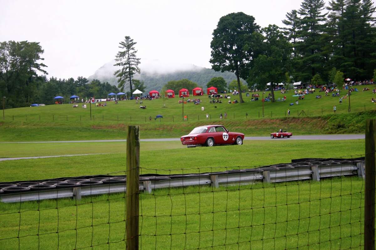 Spectacular vintage cars race at Lime Rock