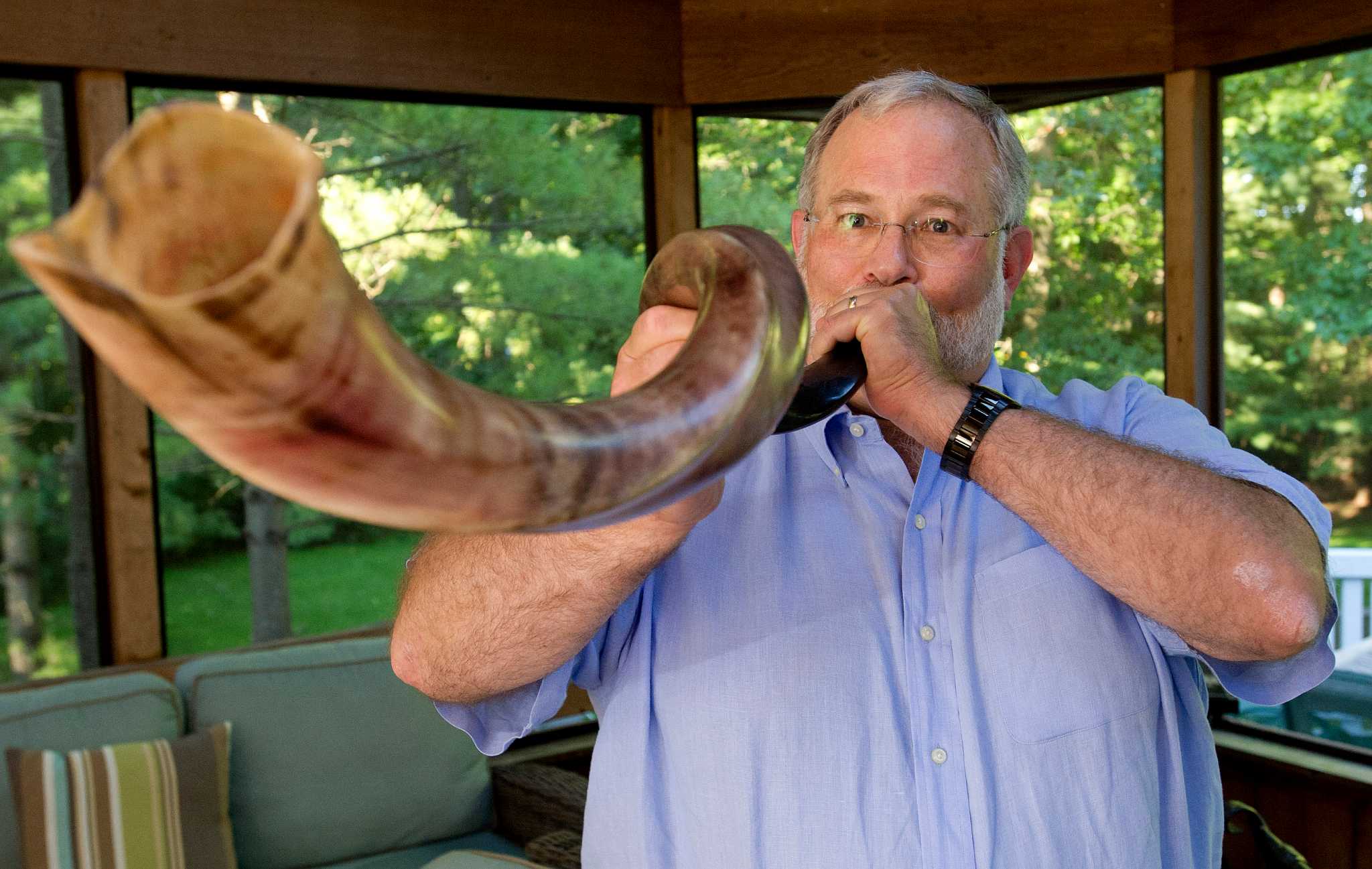 Sounding the shofar with a Texas twang