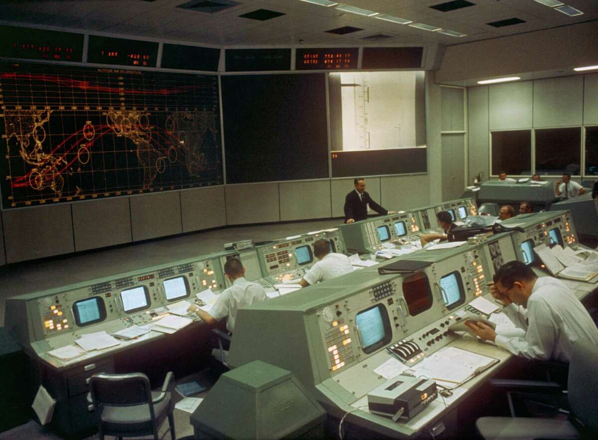 Mission Control goes from metal boxes to flat screens in big redesign