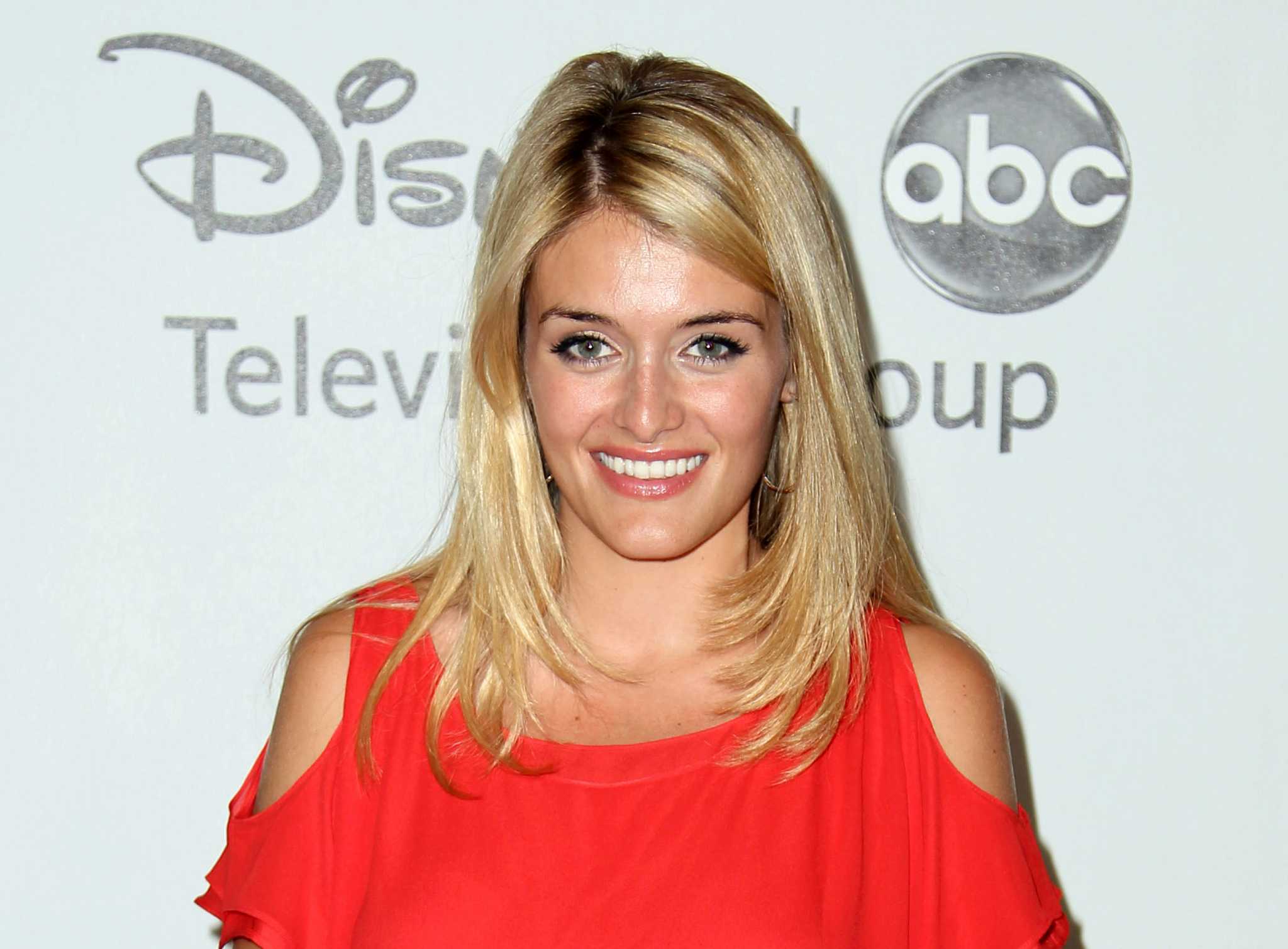 Daphne Oz Of The Chew Reveals She Is Pregnant 