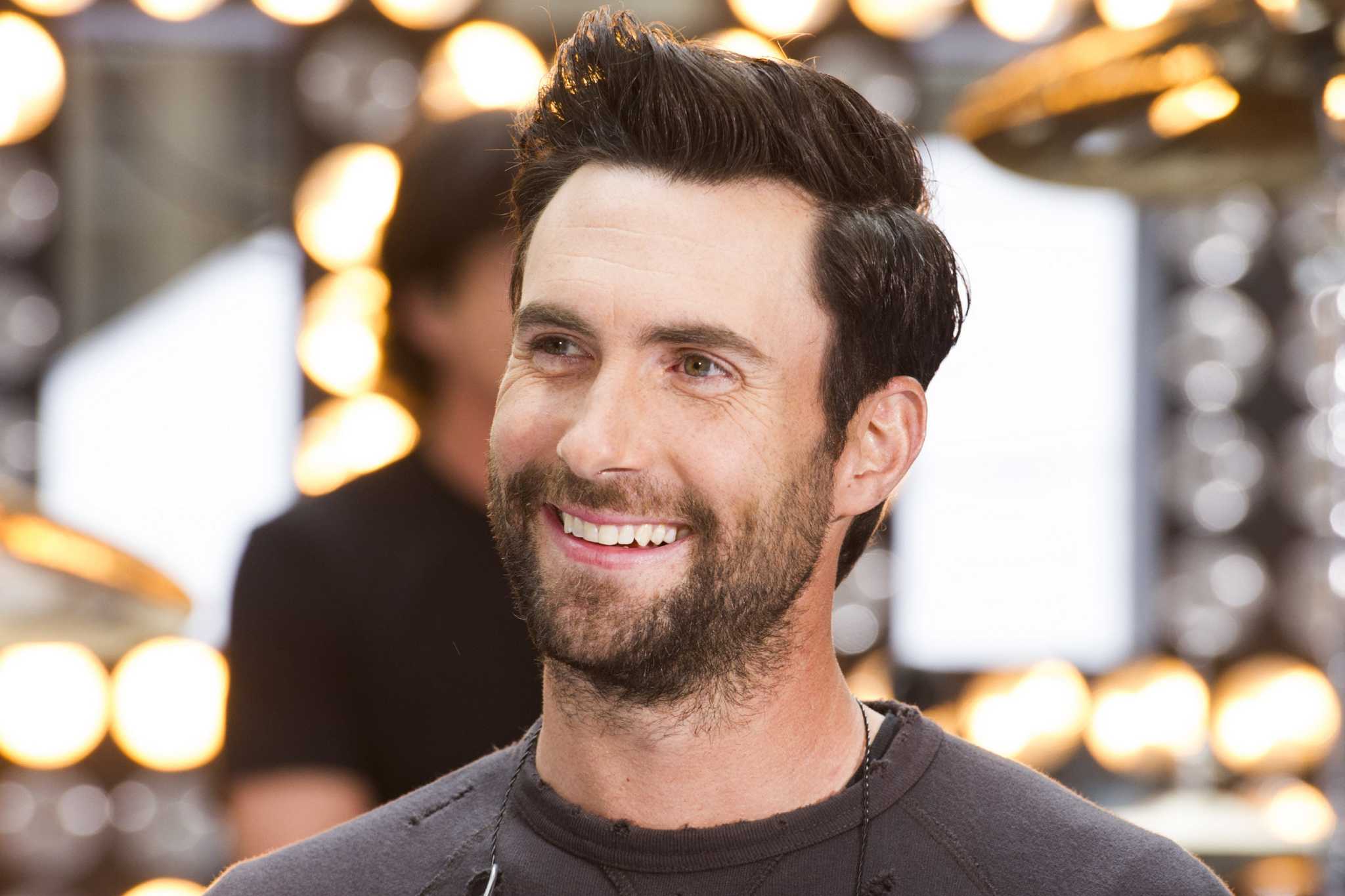 Maroon 5 singer pops into fashion