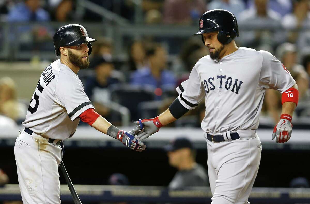 Red Sox take first game of series