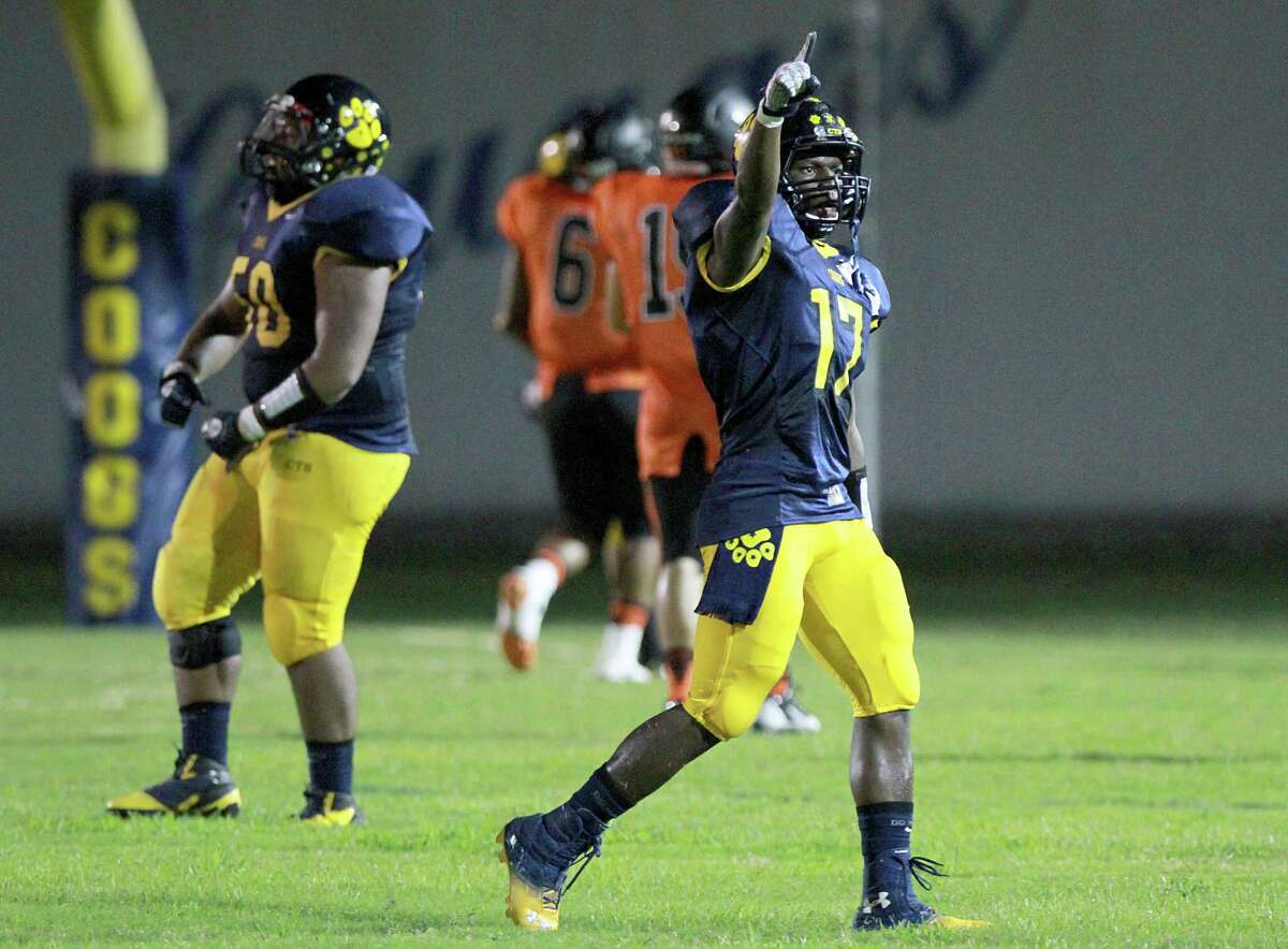 Lamar turns Elkins' mistakes into 386 victory