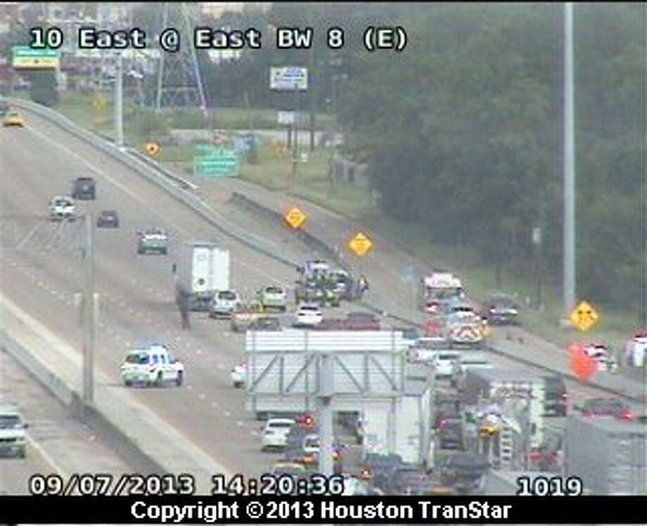 Fatal Accident Shuts Down East Freeway At Beltway 8 Houston Chronicle 