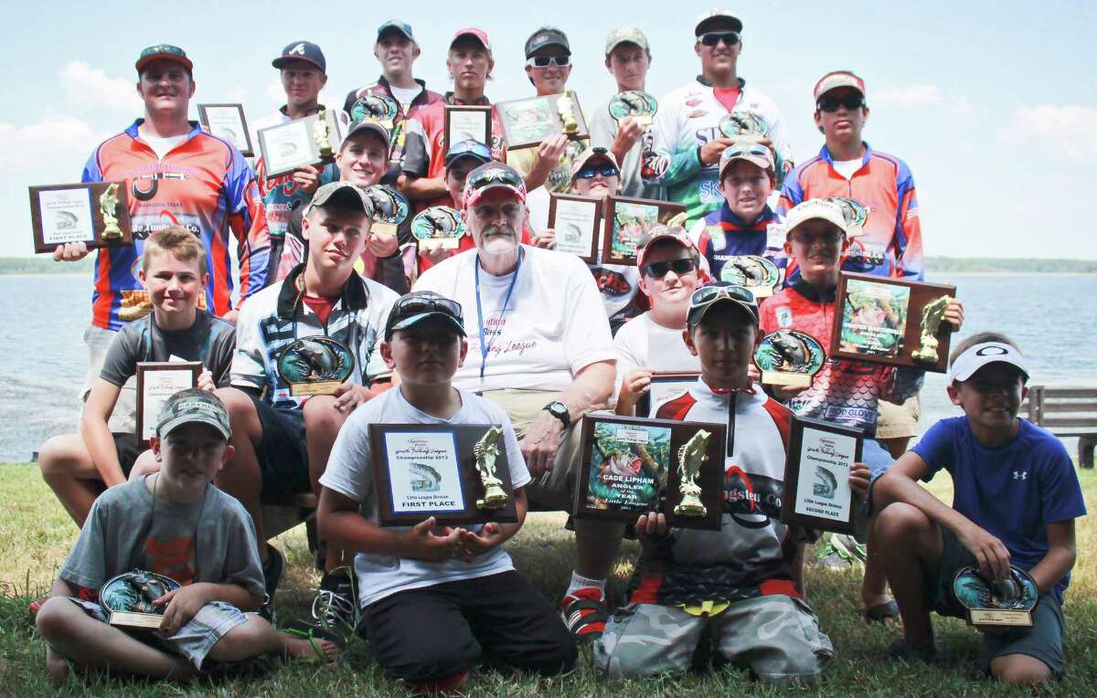Youth anglers and Ignition Bassâ Director, Jim Brockman, pause for a group picture. Photo by Alison Hart The Lakecaster Magazine